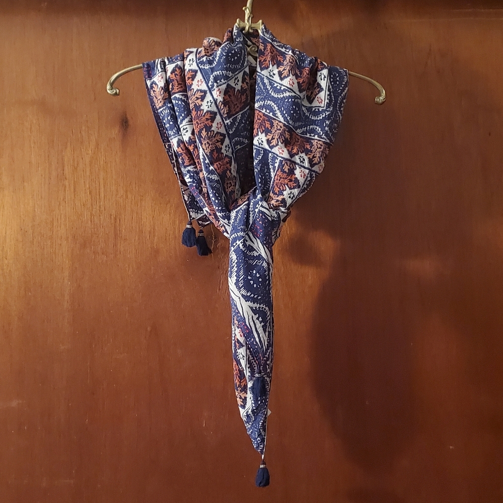 Lucky Brand Rockefeller 100% Silk Scarf - Picture 1 of 7